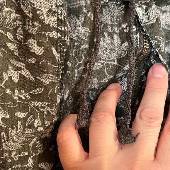 Anthropologie Hei Hei boho green & white floral lightweight pants Vacay Tropical - Picture 5 of 11